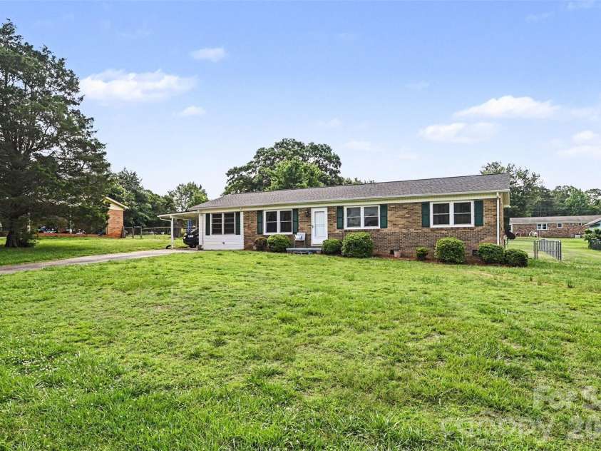 5111 Hawthorne Lane, Shelby, NC 28152.  MLS# CAR4391373, YatesRealty ID 30178. 