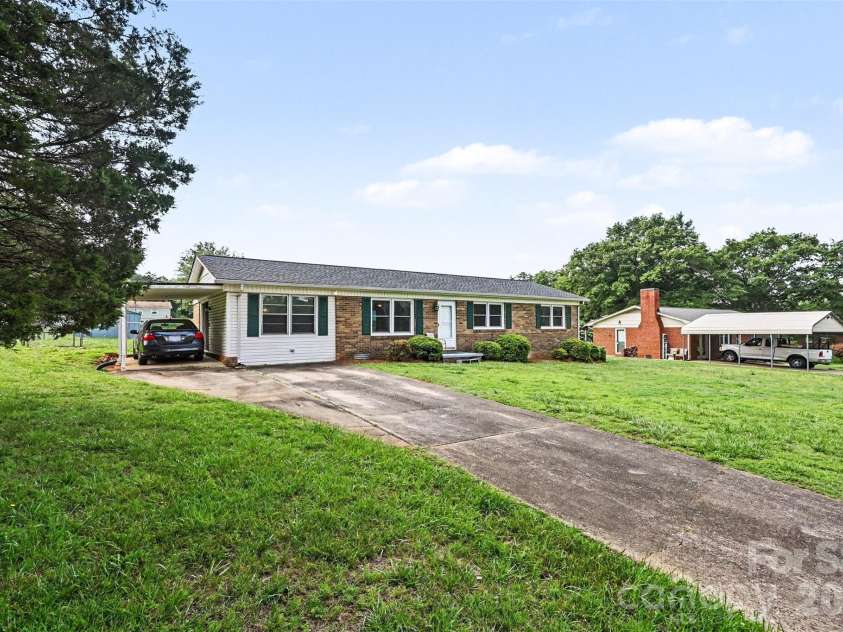 5111 Hawthorne Lane, Shelby, NC 28152.  MLS# CAR4391373, YatesRealty ID 30178. 