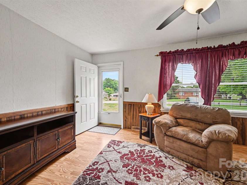 5111 Hawthorne Lane, Shelby, NC 28152.  MLS# CAR4391373, YatesRealty ID 30178. 