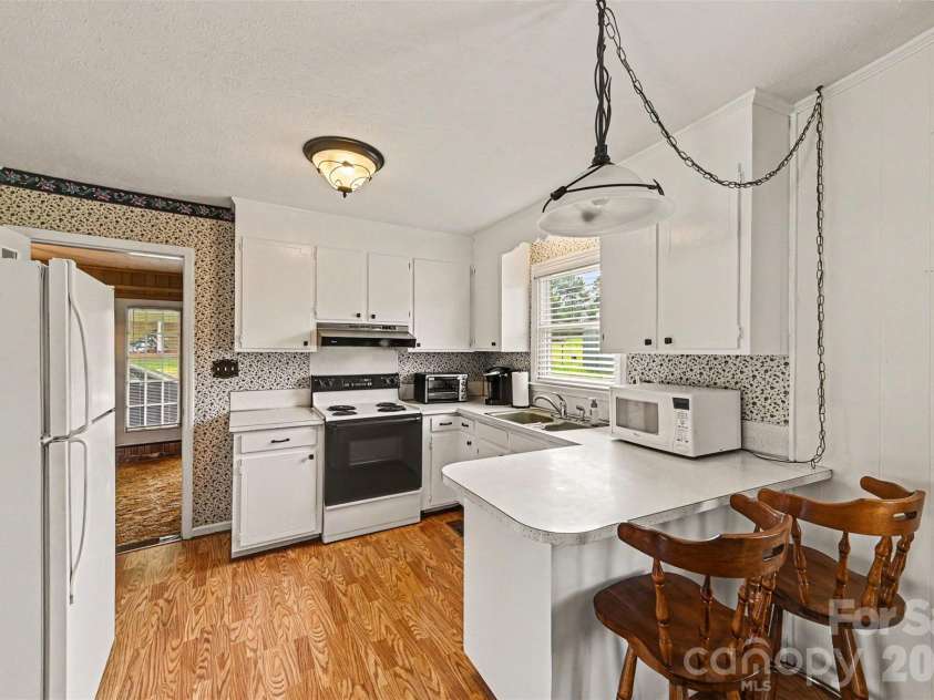 5111 Hawthorne Lane, Shelby, NC 28152.  MLS# CAR4391373, YatesRealty ID 30178. 