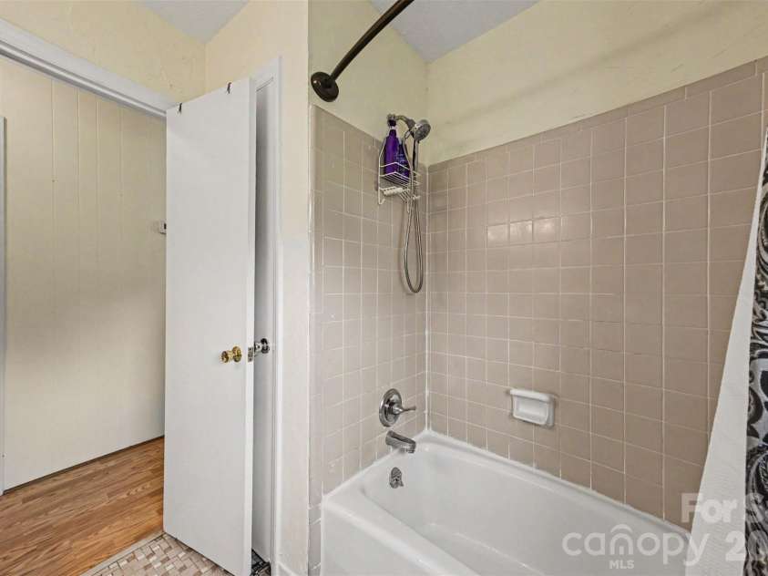 5111 Hawthorne Lane, Shelby, NC 28152.  MLS# CAR4391373, YatesRealty ID 30178. 