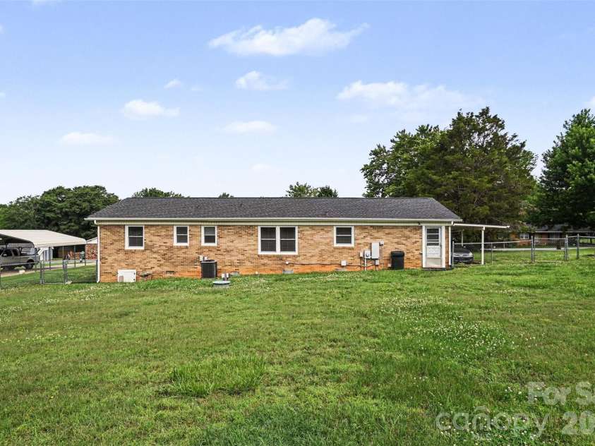 5111 Hawthorne Lane, Shelby, NC 28152.  MLS# CAR4391373, YatesRealty ID 30178. 