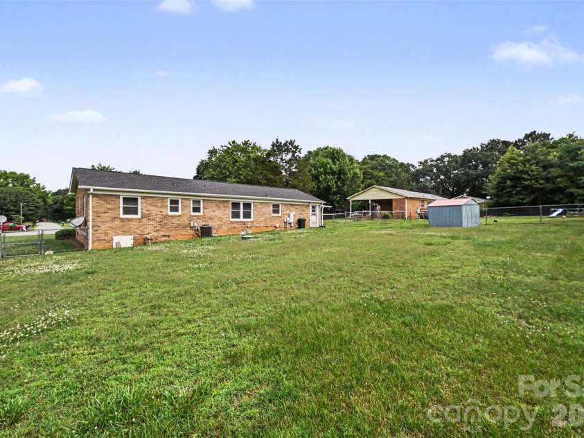 5111 Hawthorne Lane, Shelby, NC 28152.  MLS# CAR4391373, YatesRealty ID 30178. 