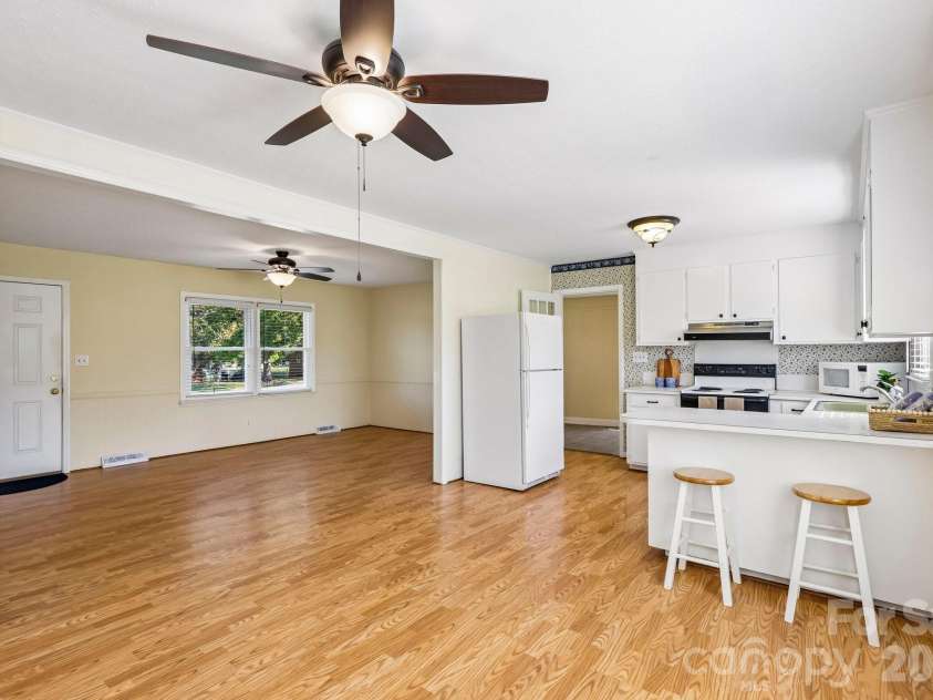 5111 Hawthorne Lane, Shelby, NC 28152.  MLS# CAR4422090, YatesRealty ID 30178. 