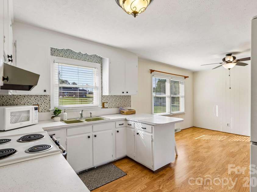 5111 Hawthorne Lane, Shelby, NC 28152.  MLS# CAR4422090, YatesRealty ID 30178. 