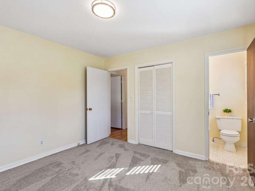 5111 Hawthorne Lane, Shelby, NC 28152.  MLS# CAR4422090, YatesRealty ID 30178. Walk in closet