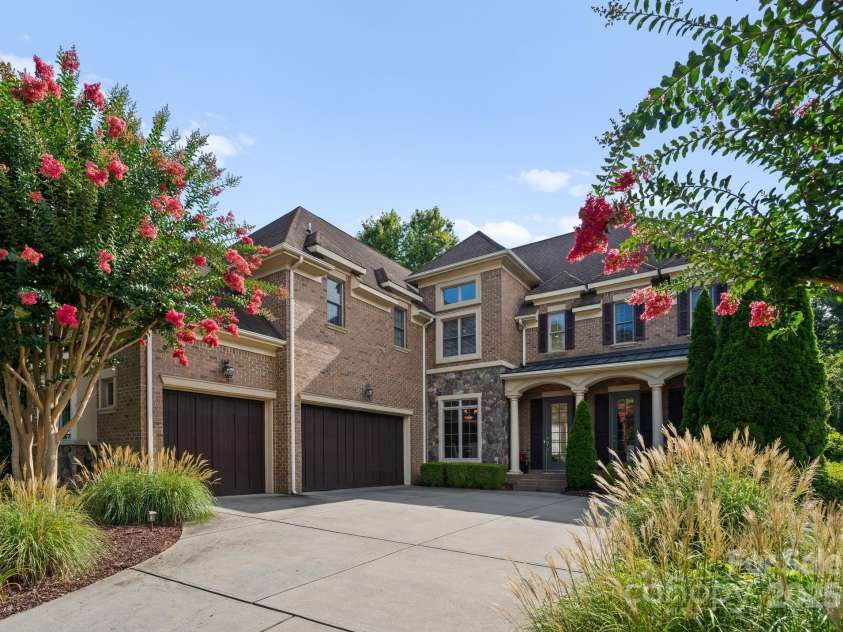 202 Montrose Drive, Waxhaw, NC 28173.  MLS# CAR4280547, YatesRealty ID 30179. 