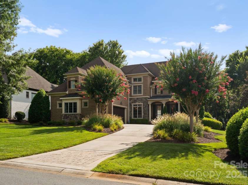 202 Montrose Drive, Waxhaw, NC 28173.  MLS# CAR4280547, YatesRealty ID 30179. 