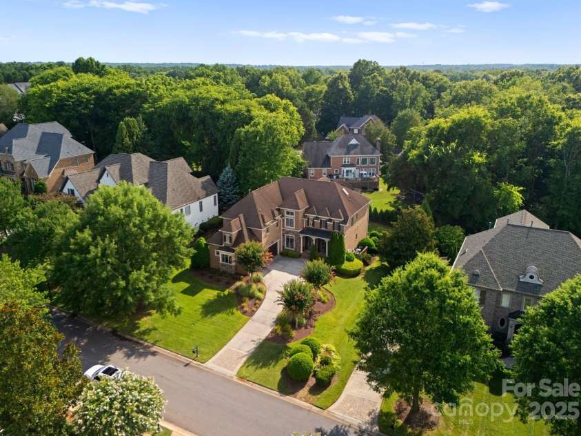 202 Montrose Drive, Waxhaw, NC 28173.  MLS# CAR4280547, YatesRealty ID 30179. 