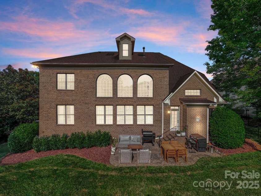 202 Montrose Drive, Waxhaw, NC 28173.  MLS# CAR4280547, YatesRealty ID 30179. 