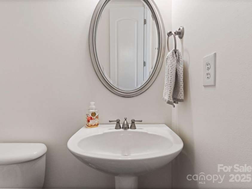 202 Montrose Drive, Waxhaw, NC 28173.  MLS# CAR4280547, YatesRealty ID 30179. 