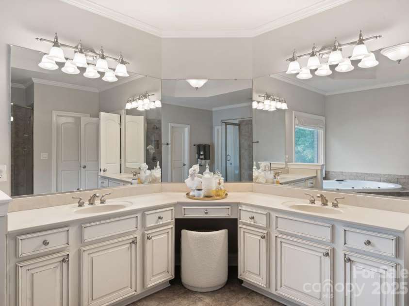 202 Montrose Drive, Waxhaw, NC 28173.  MLS# CAR4280547, YatesRealty ID 30179. 