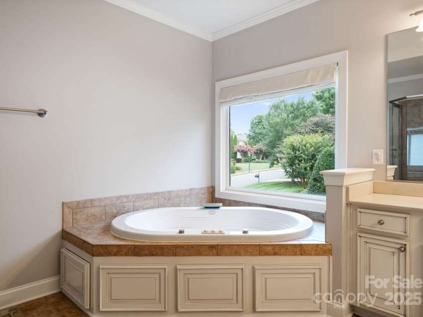 202 Montrose Drive, Waxhaw, NC 28173.  MLS# CAR4280547, YatesRealty ID 30179. 