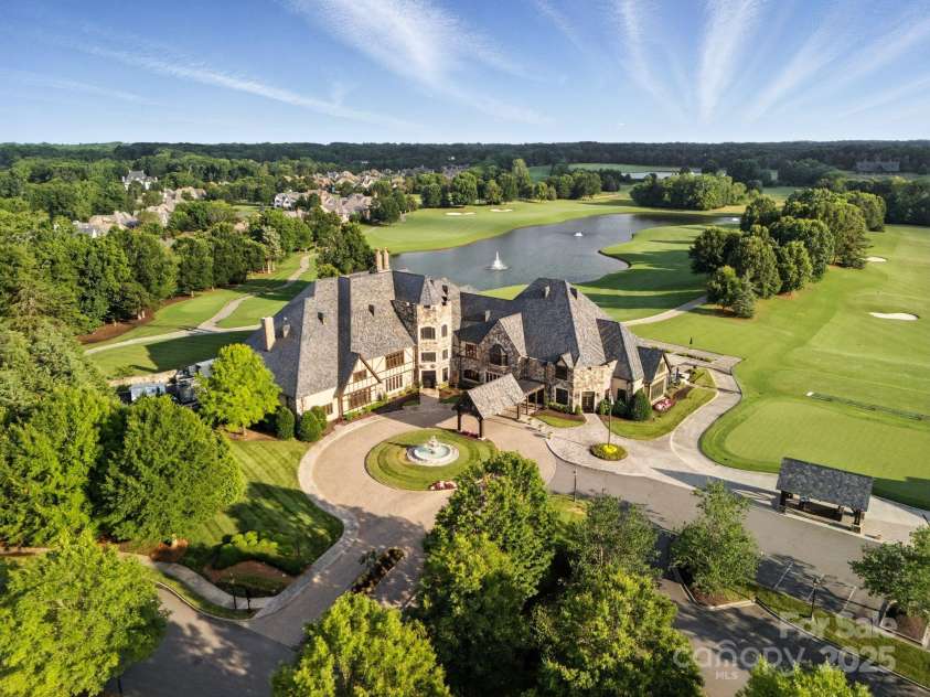 202 Montrose Drive, Waxhaw, NC 28173.  MLS# CAR4280547, YatesRealty ID 30179. 