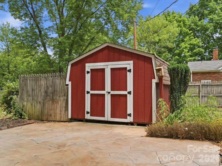 3130 Rea Road, Charlotte, NC 28226.  MLS# CAR4391759, YatesRealty ID 30179. 