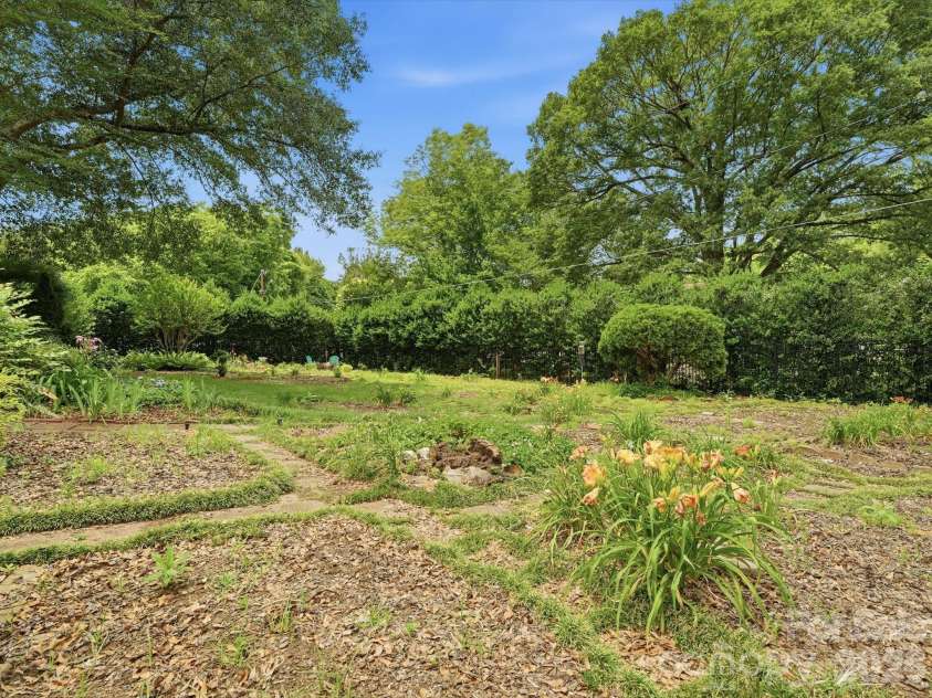 3130 Rea Road, Charlotte, NC 28226.  MLS# CAR4391759, YatesRealty ID 30179. 