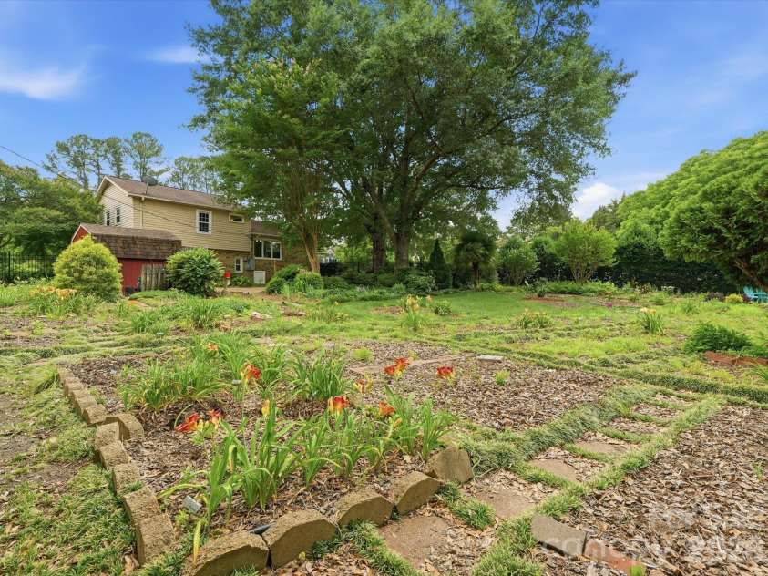 3130 Rea Road, Charlotte, NC 28226.  MLS# CAR4391759, YatesRealty ID 30179. 