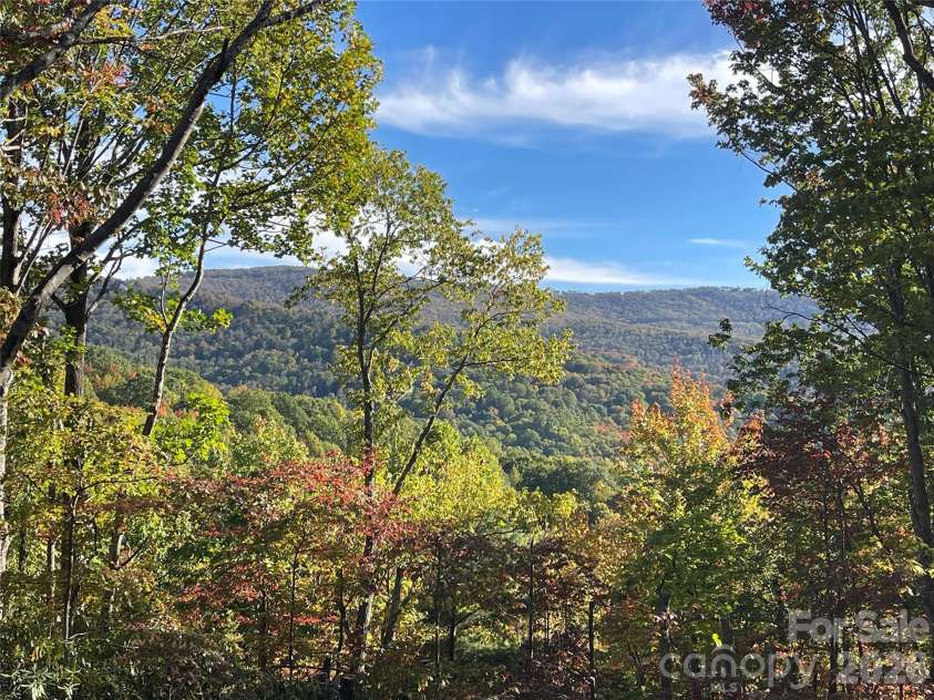 225 Oak Road, Beech Mountain, NC 28604.  MLS# CAR4341690, YatesRealty ID 3018. 