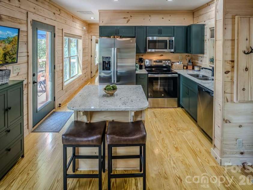 225 Oak Road, Beech Mountain, NC 28604.  MLS# CAR4341690, YatesRealty ID 3018. 