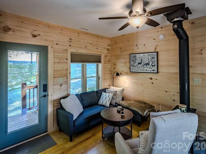 225 Oak Road, Beech Mountain, NC 28604.  MLS# CAR4341690, YatesRealty ID 3018. 