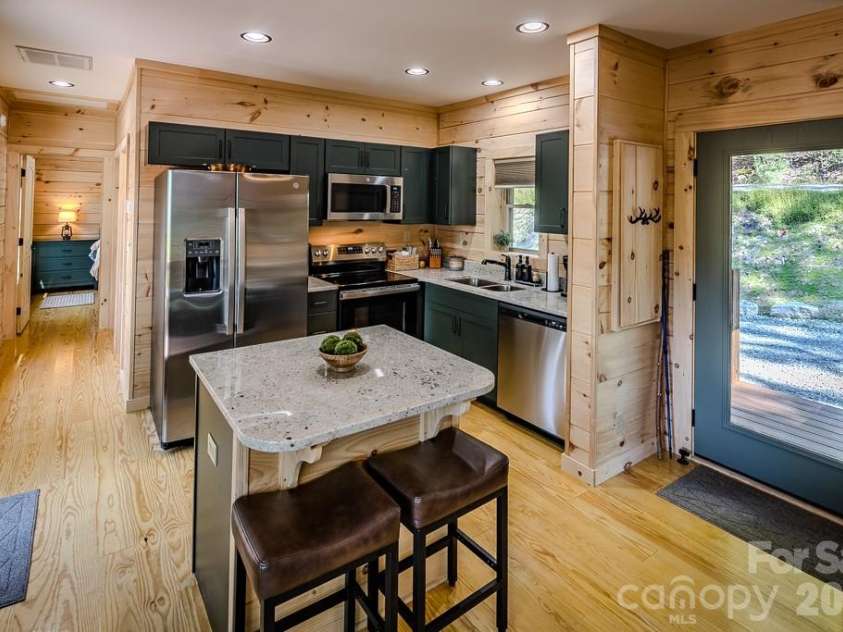 225 Oak Road, Beech Mountain, NC 28604.  MLS# CAR4341690, YatesRealty ID 3018. 