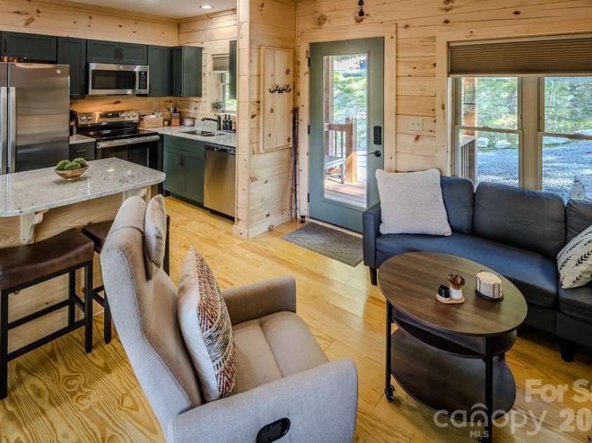 225 Oak Road, Beech Mountain, NC 28604.  MLS# CAR4341690, YatesRealty ID 3018. 