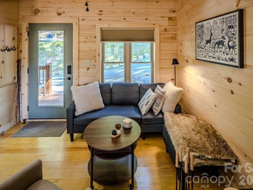 225 Oak Road, Beech Mountain, NC 28604.  MLS# CAR4341690, YatesRealty ID 3018. 