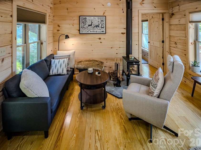 225 Oak Road, Beech Mountain, NC 28604.  MLS# CAR4341690, YatesRealty ID 3018. 