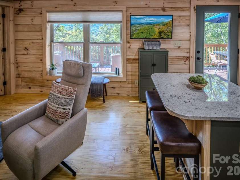 225 Oak Road, Beech Mountain, NC 28604.  MLS# CAR4341690, YatesRealty ID 3018. 