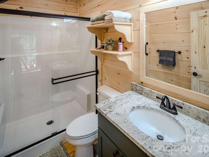 225 Oak Road, Beech Mountain, NC 28604.  MLS# CAR4341690, YatesRealty ID 3018. 