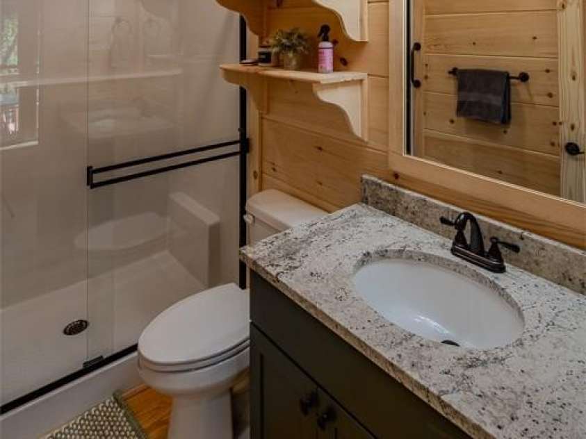 225 Oak Road, Beech Mountain, NC 28604.  MLS# CAR4341690, YatesRealty ID 3018. 