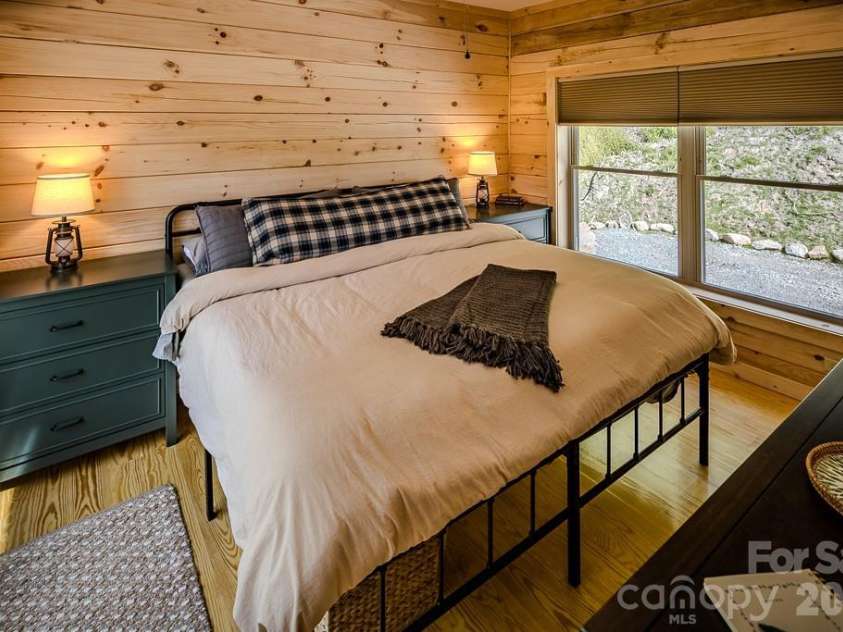 225 Oak Road, Beech Mountain, NC 28604.  MLS# CAR4341690, YatesRealty ID 3018. 