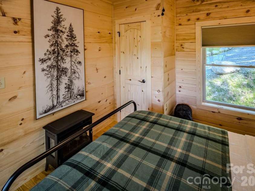 225 Oak Road, Beech Mountain, NC 28604.  MLS# CAR4341690, YatesRealty ID 3018. 