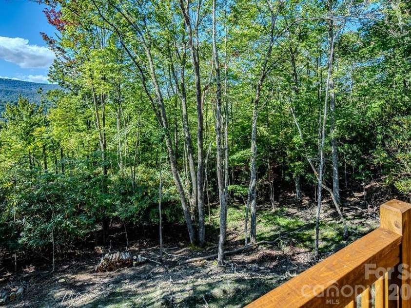 225 Oak Road, Beech Mountain, NC 28604.  MLS# CAR4341690, YatesRealty ID 3018. 