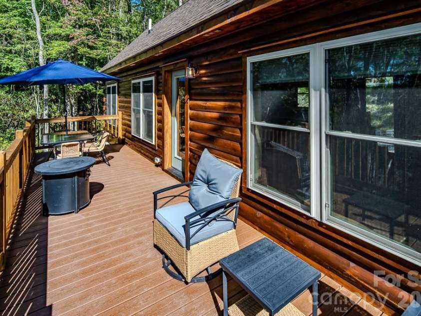 225 Oak Road, Beech Mountain, NC 28604.  MLS# CAR4341690, YatesRealty ID 3018. 