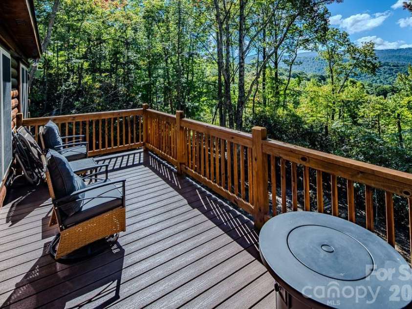 225 Oak Road, Beech Mountain, NC 28604.  MLS# CAR4341690, YatesRealty ID 3018. 