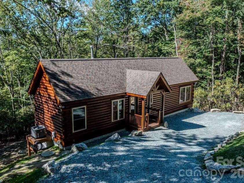 225 Oak Road, Beech Mountain, NC 28604.  MLS# CAR4341690, YatesRealty ID 3018. 