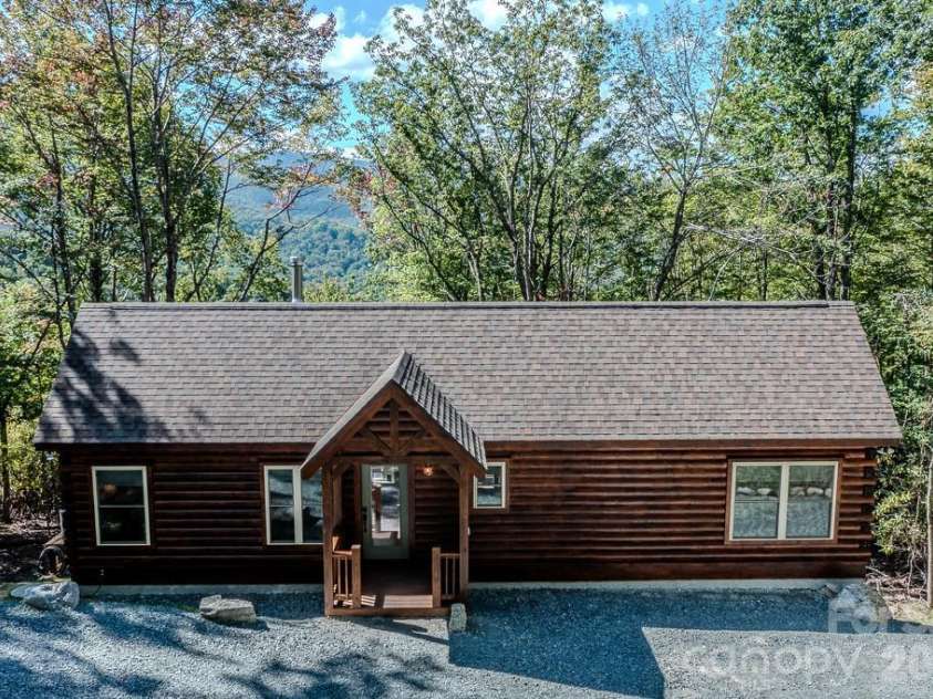 225 Oak Road, Beech Mountain, NC 28604.  MLS# CAR4341690, YatesRealty ID 3018. 