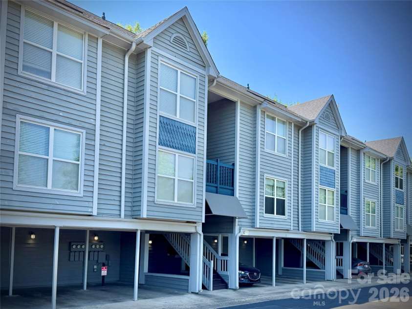 517 Graham Street, Charlotte, NC 28202.  MLS# CAR4384314, YatesRealty ID 3018. 