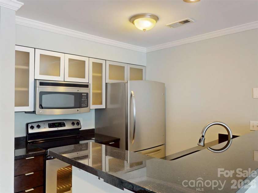 517 Graham Street, Charlotte, NC 28202.  MLS# CAR4384314, YatesRealty ID 3018. 