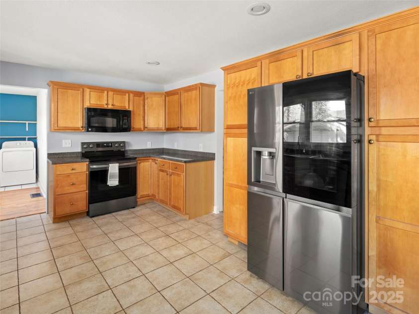 52 Baby Jane Lane, Hendersonville, NC 28792.  MLS# CAR4224335, YatesRealty ID 3018. 