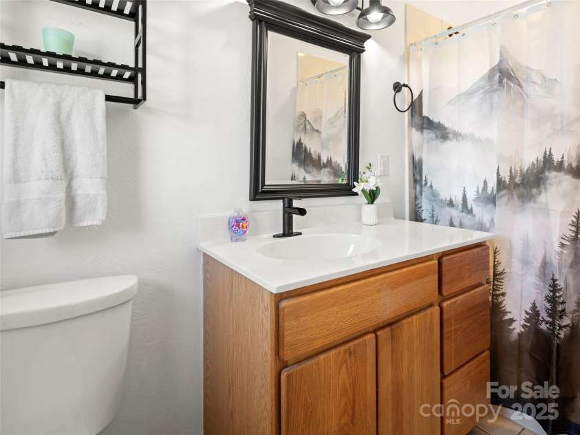 52 Baby Jane Lane, Hendersonville, NC 28792.  MLS# CAR4224335, YatesRealty ID 3018. 