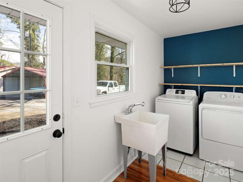 52 Baby Jane Lane, Hendersonville, NC 28792.  MLS# CAR4224335, YatesRealty ID 3018. 