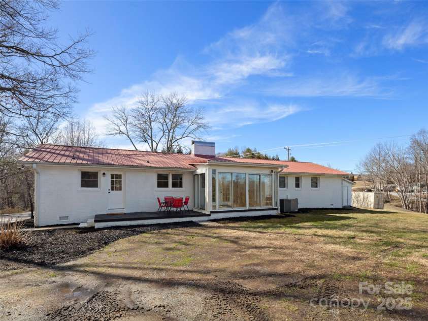 52 Baby Jane Lane, Hendersonville, NC 28792.  MLS# CAR4224335, YatesRealty ID 3018. 