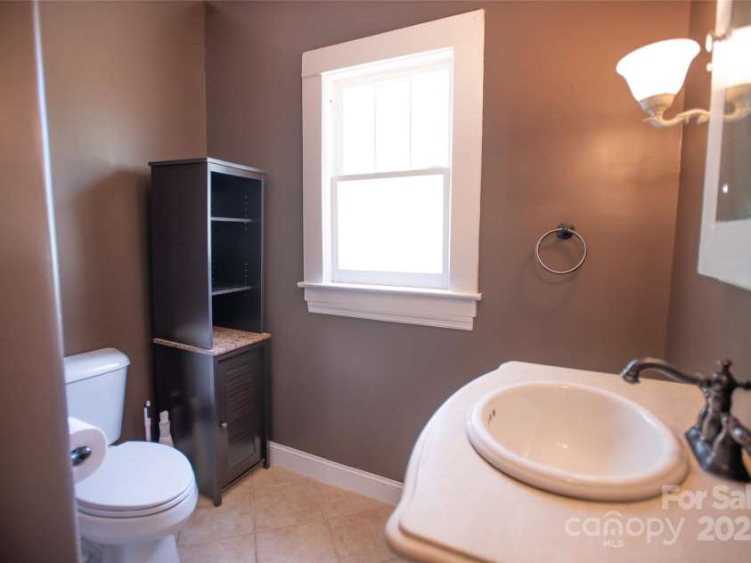 118 Robertson Street, Burnsville, NC 28714.  MLS# CAR4276609, YatesRealty ID 30181. 