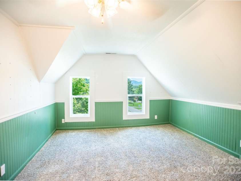 118 Robertson Street, Burnsville, NC 28714.  MLS# CAR4276609, YatesRealty ID 30181. 