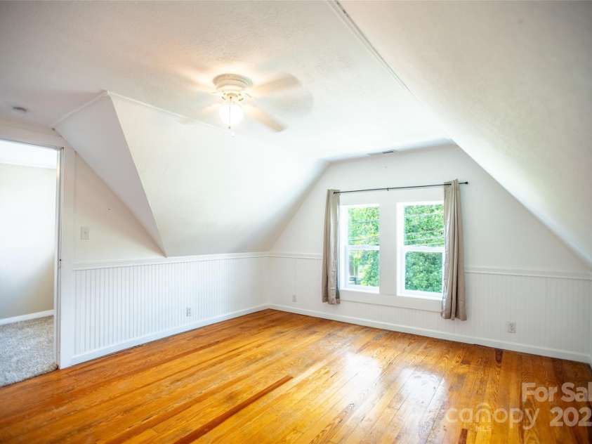 118 Robertson Street, Burnsville, NC 28714.  MLS# CAR4276609, YatesRealty ID 30181. 