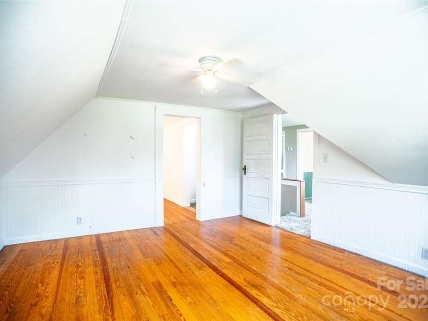 118 Robertson Street, Burnsville, NC 28714.  MLS# CAR4276609, YatesRealty ID 30181. 