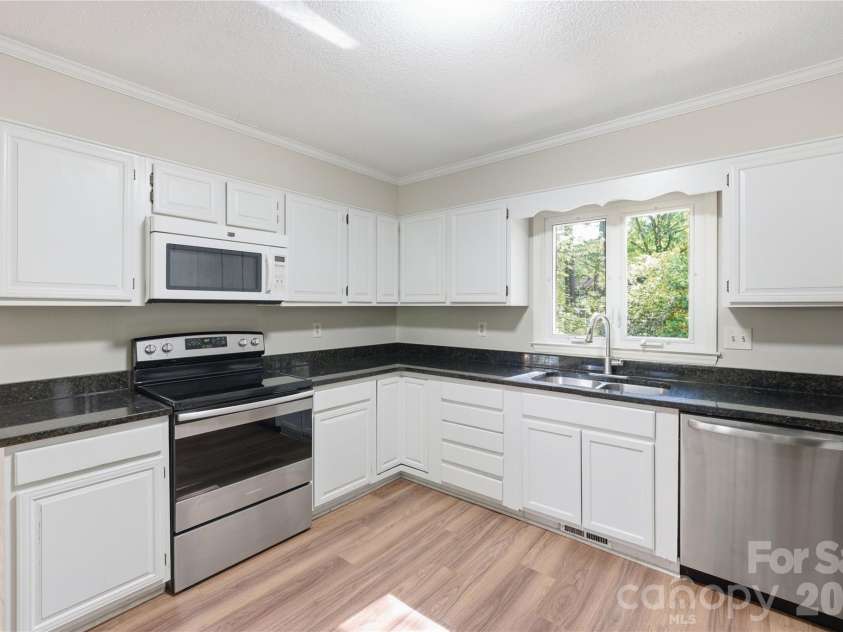 2087 Poinsett Drive, Rock Hill, SC 29732.  MLS# CAR4369822, YatesRealty ID 30181. 