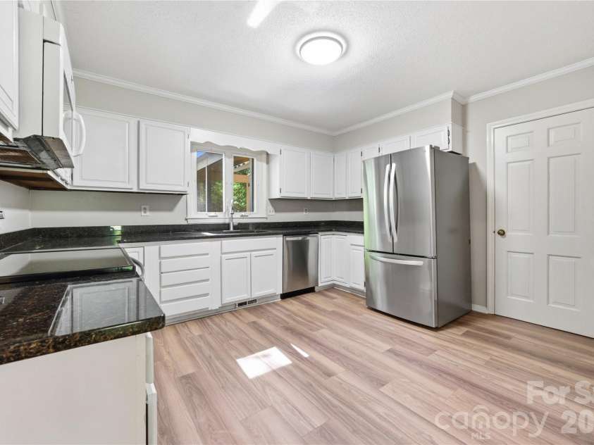 2087 Poinsett Drive, Rock Hill, SC 29732.  MLS# CAR4369822, YatesRealty ID 30181. 